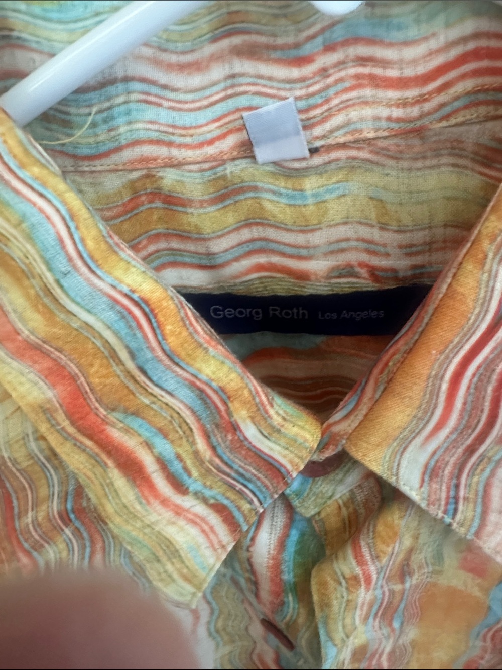 Men's Multicolor Wave-Pattern Button-Up Shirt - Picture 3 of 8